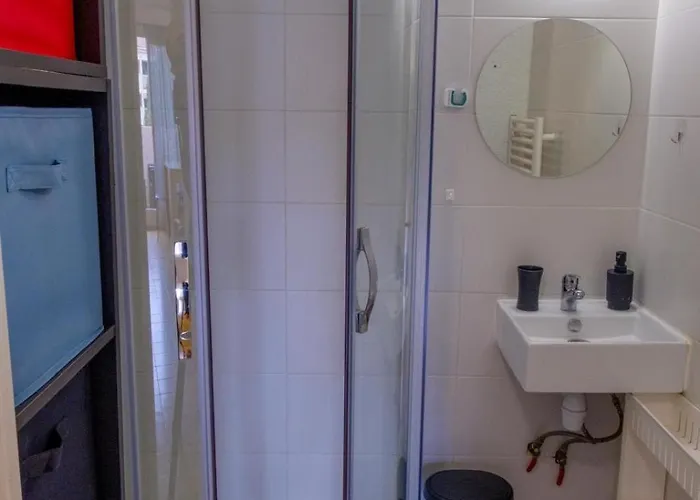 Apartament With Pool And Balcony *